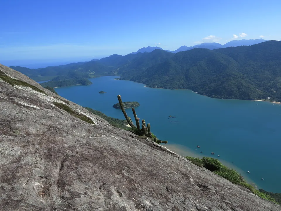 Vista do sul do Saco do Mamanguá, a partir do Pico do Mamanguá